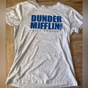 Dunder Mifflin tshirt!
